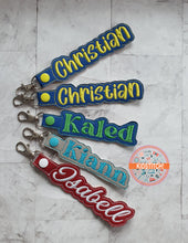 Cargar imagen en el visor de la galería, Tags bordada de un nombre